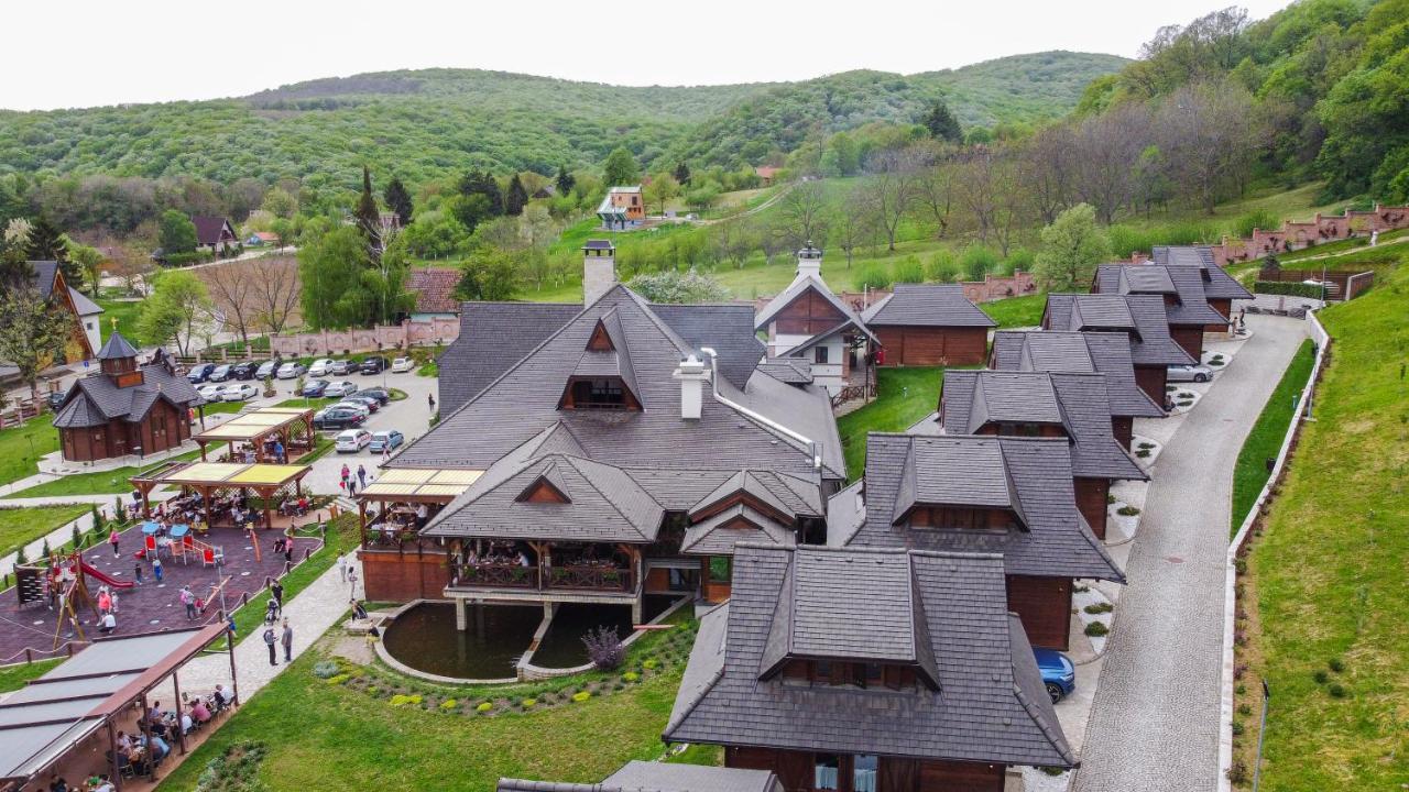 Отель Etno Naselje Vrdnicka Kula Врдник Экстерьер фото